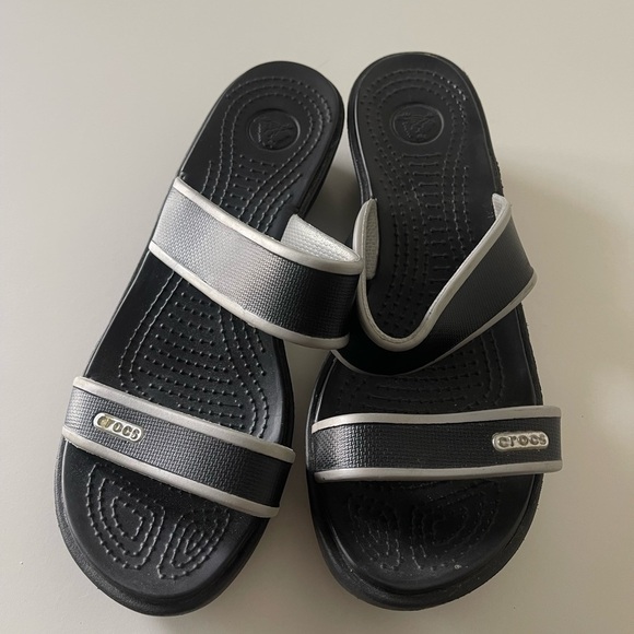 Crocs Women’s Double-Strap Slide Sandals Black/Gray Comfort Wedge Slip-On Size 7 - Picture 4 of 6